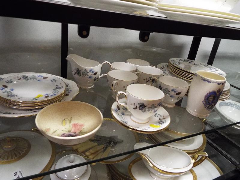 A quantity of 33 pieces of ceramic tableware by Colclough decorated with a floral pattern, - Image 2 of 2