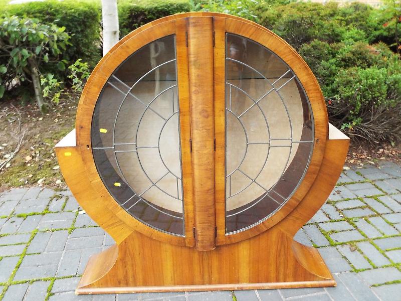 A good quality Art Deco circular display cabinet,