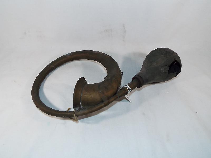 A vintage car horn - Image 2 of 2