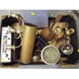 A good mixed lot to include a vintage Roberts RIC2 radio,