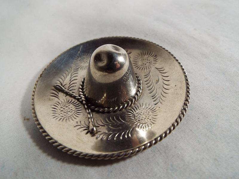 A sterling silver trinket dish in the form of a Mexican sombrero - Est £20 - £40