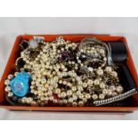 A mixed lot of unsorted costume jewellery to include bracelets, necklaces,
