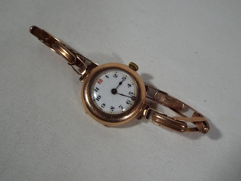 A lady's 9 carat rose gold cased wristwatch on a 9 carat rose gold expanding bracelet,