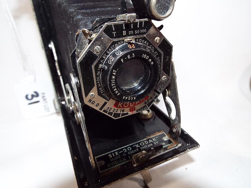 Two vintage cameras to include an Ensign Selfix 12 - 20 Epsilion No 17708 in brown leather - Image 3 of 4