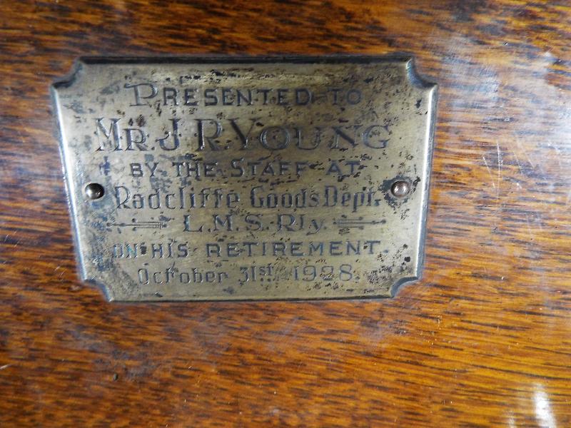 An smoker's oak cased cabinet with presentation plaque dated 1928, - Image 4 of 4