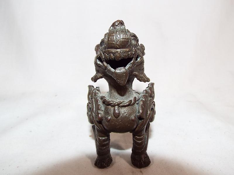 A bronze figure depicting a foo dog, 8 c - Image 3 of 3