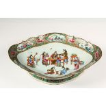 CHINESE EXPORT PORCELAIN PLATEAU - Large Famille Rose Oval Footed Bowl, first half of 19th c.,