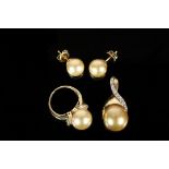 JEWELRY SUITE - Golden Tahitian Pearl Jewelry Suite, consisting of an oval South Sea Pearl and