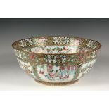 CHINESE EXPORT PUNCH BOWL - Fine Porcelain Punch Bowl, mid 19th c., with intricately painted