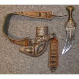 AN ARAB JAMBIYA, 20TH CENTURY with curved medially-ridged blade, horn hilt profusely studded with