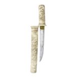 A JAPANESE DAGGER (AIKUCHI TANTO), 19TH/20TH CENTURY with single-edged blade with traces of hamon,