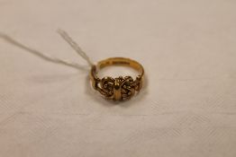 An 18ct gold buckle ring, 5.1g. CONDITION REPORT: Good condition.
