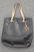 A Michael Kors black leather tote bag. CONDITION REPORT: Good condition.