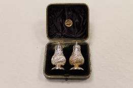 A pair of silver pepper pots, Birmingham 1891, cased. CONDITION REPORT: Good condition.