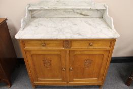 An early twentieth century marble topped oak wash stand, width 100 cm. CONDITION REPORT: Good