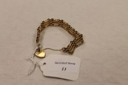 A 9ct gold gate-bracelet, 9.8g. CONDITION REPORT: Good condition.