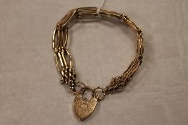 A 9ct gold gate bracelet with heart clasp, 13.4g. CONDITION REPORT: Good condition.