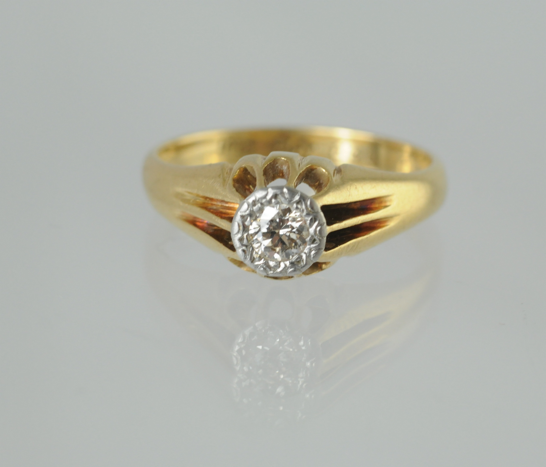 Diamond solitaire ring with brilliant ap