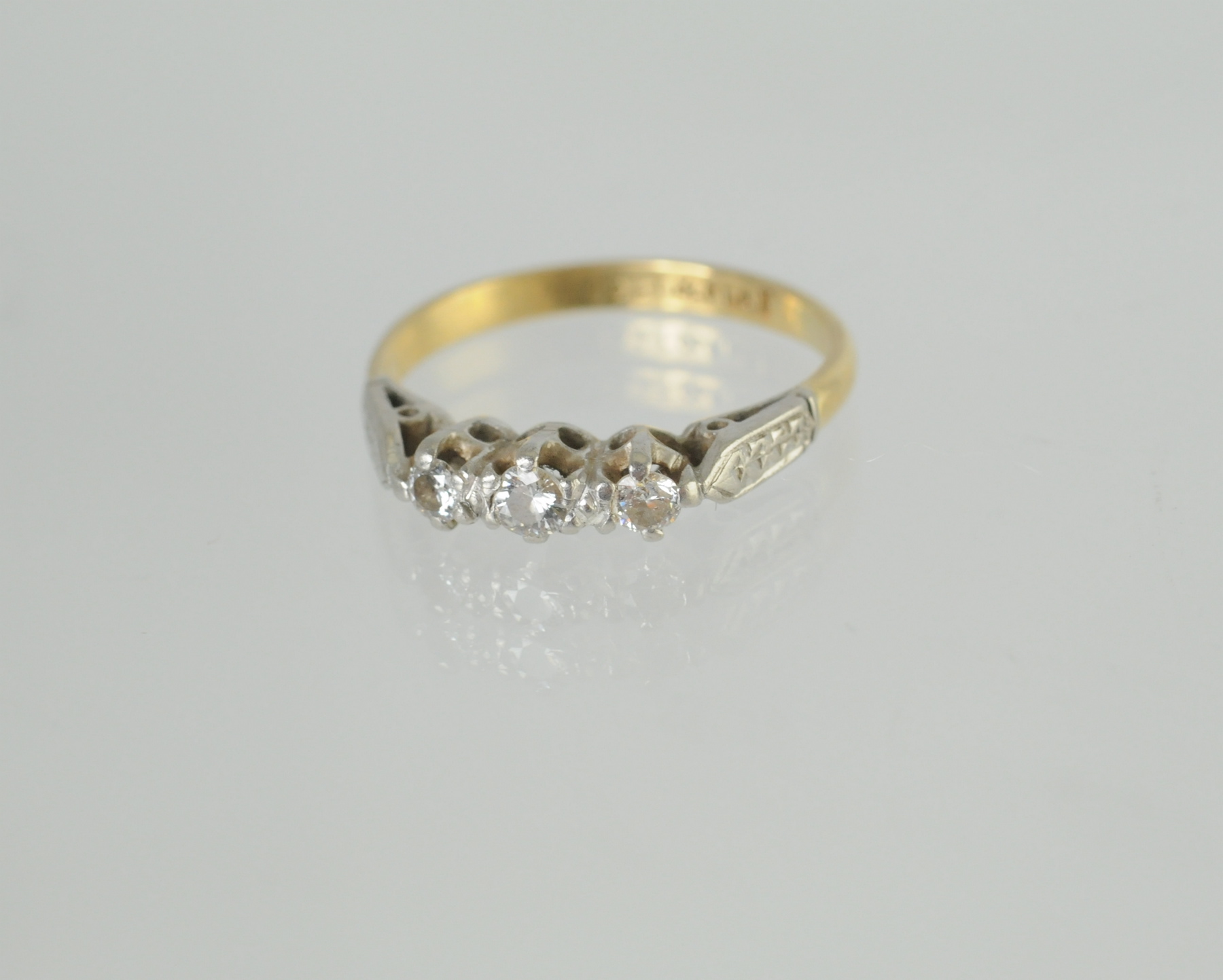 Diamond three stone ring '18ct Plat'.