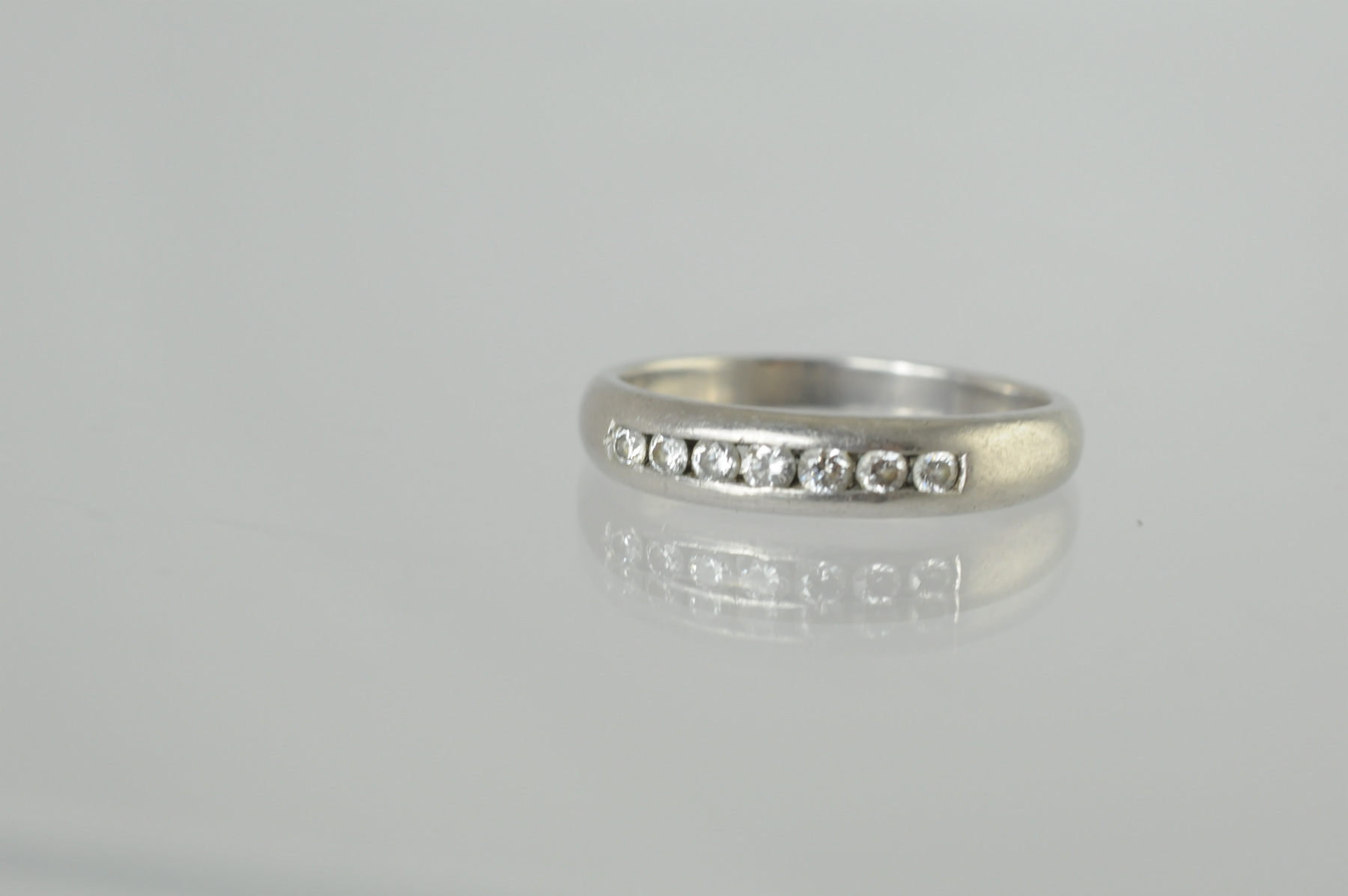 Diamond ring of eternity style with band
