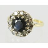 Diamond & sapphire oval cluster ring in 18ct gold.