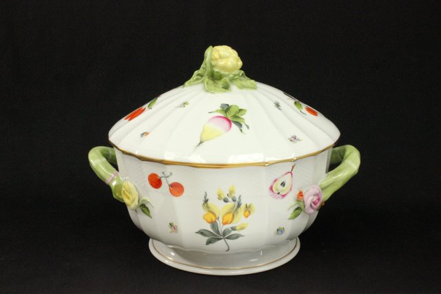 Herend porcelain tureen 9 1/2"H x 12 1/2"W From a NYC collector's 40 year compilation. good