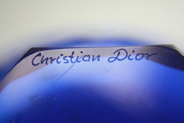 Christian Dior footed bowl & Lalique dish Blue to clear Dior bowl, in original box, approx.  4 1/ - Image 3 of 7