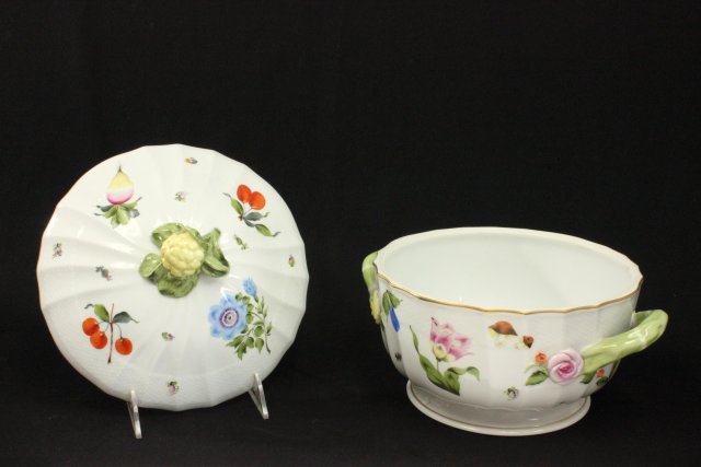 Herend porcelain tureen 9 1/2"H x 12 1/2"W From a NYC collector's 40 year compilation. good - Image 4 of 6