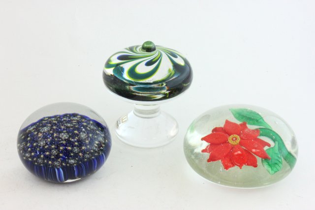 Lot of Art Glass Paperweights 18 pieces total. Various sizes and shapes. - Image 5 of 7