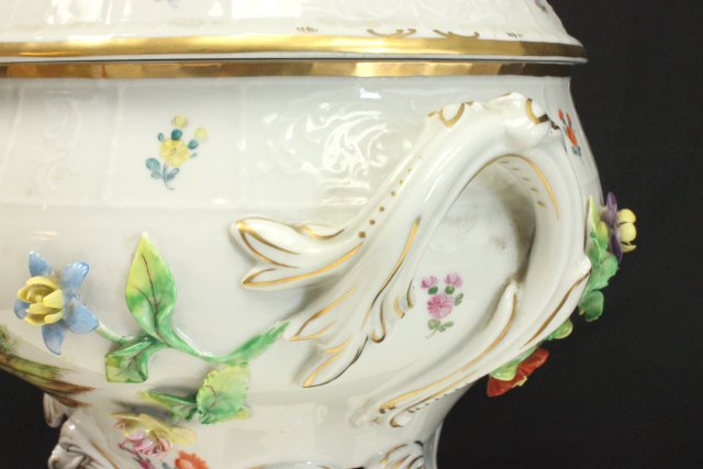 Dresden porcelain covered tureen Hand painted with 4 different country scenes,  floral applique - Image 7 of 9