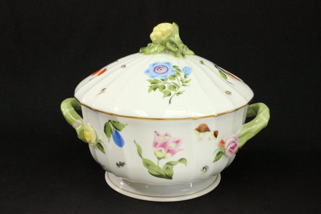 Herend porcelain tureen 9 1/2"H x 12 1/2"W From a NYC collector's 40 year compilation. good - Image 2 of 6
