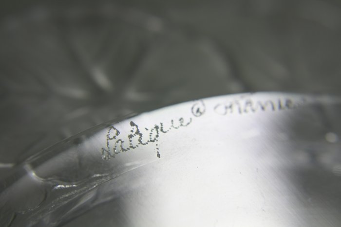 Christian Dior footed bowl & Lalique dish Blue to clear Dior bowl, in original box, approx.  4 1/ - Image 6 of 7