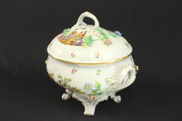 Dresden porcelain covered tureen Hand painted with 4 different country scenes,  floral applique - Image 8 of 9