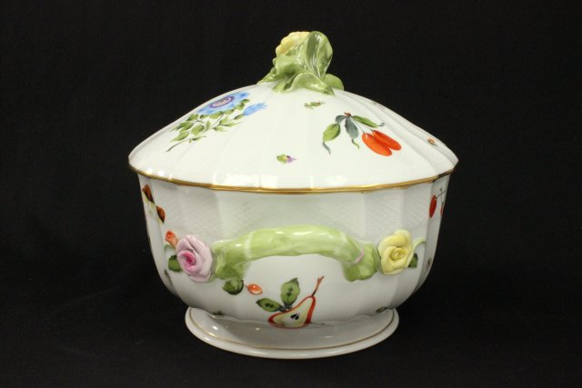 Herend porcelain tureen 9 1/2"H x 12 1/2"W From a NYC collector's 40 year compilation. good - Image 3 of 6