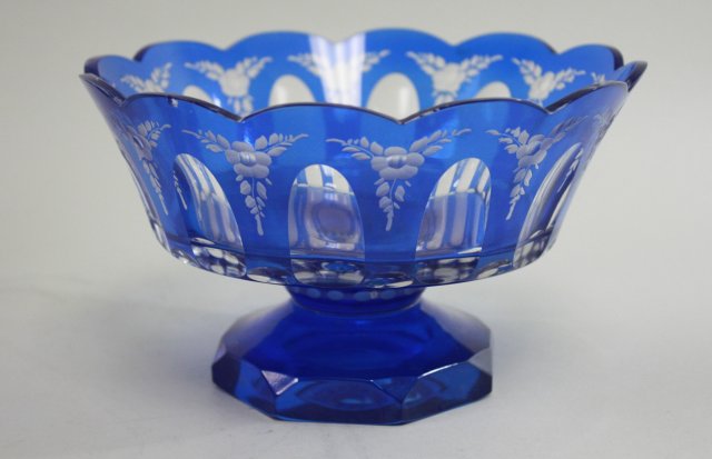 Christian Dior footed bowl & Lalique dish Blue to clear Dior bowl, in original box, approx.  4 1/ - Image 2 of 7