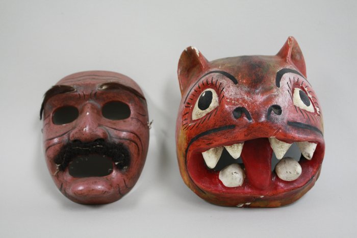 4 polychrome wood carnival masks The largest approx.10" H. (4050) Paint chipped and  worn Paint - Image 4 of 5