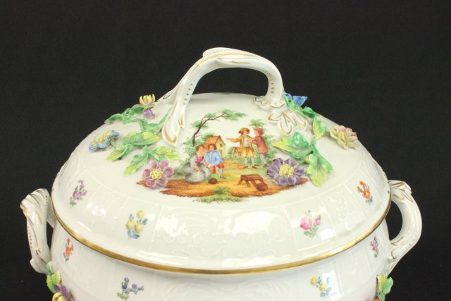 Dresden porcelain covered tureen Hand painted with 4 different country scenes,  floral applique - Image 2 of 9