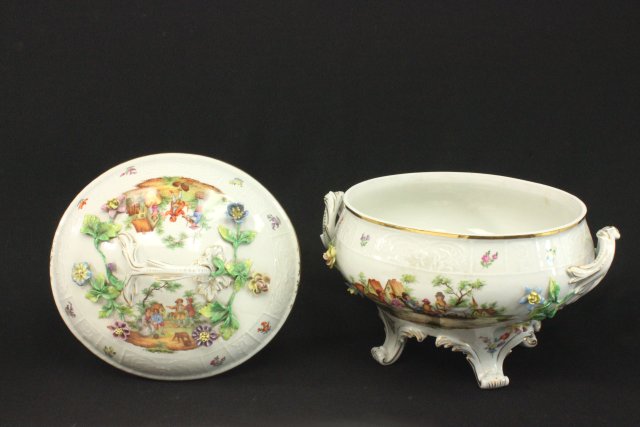 Dresden porcelain covered tureen Hand painted with 4 different country scenes,  floral applique - Image 5 of 9