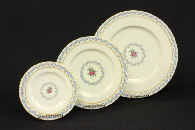 Lenox Dinnerware Set "Fairmount" Service for 12 Including (12) 10 1/2" dinner plates, (12) 8 1/4" - Image 2 of 7