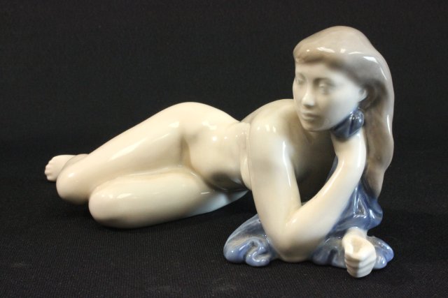 Royal Copenhagen Reclining Nude with Blue Towel #4703. Approx. 9" L. (4093) - Image 3 of 5
