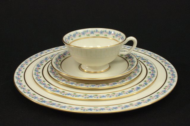 Lenox Dinnerware Set "Fairmount" Service for 12 Including (12) 10 1/2" dinner plates, (12) 8 1/4"