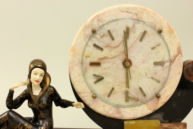 French Art Deco Figural 3 piece Clock Set - Image 4 of 6