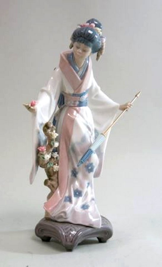Lladro Asian Girl with Umbrella F-31-E Approx. 11 1/2" H. From a 50 year private  collection. (