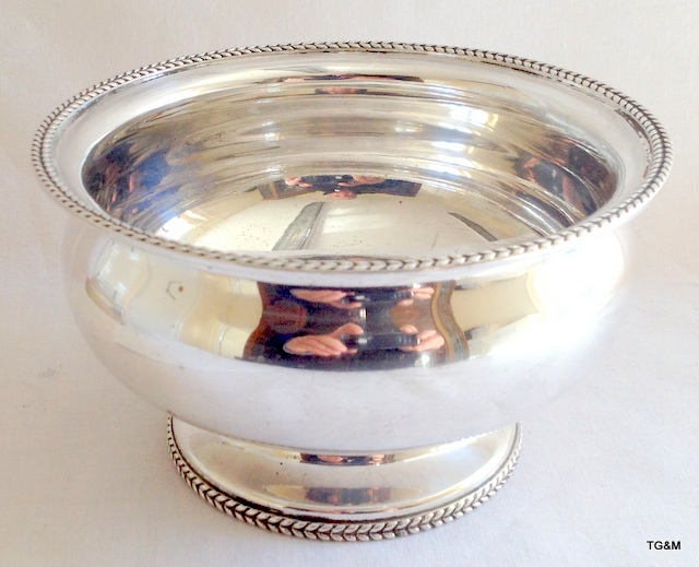 Silver pedestal bowl with rope pattern boarder and foot 12cm in diameter