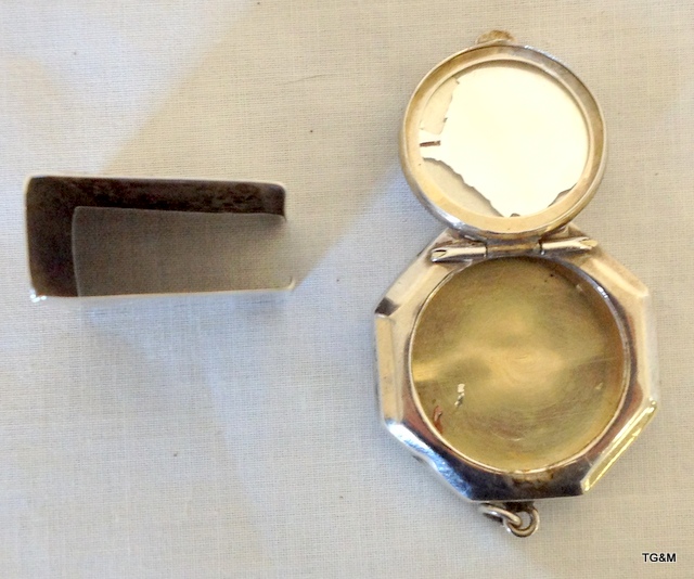 a silver compact together with a silver match box holder - Image 3 of 3