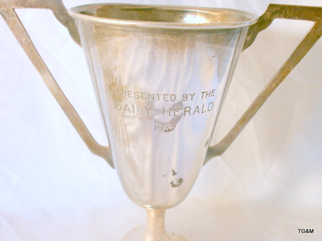 An Art deco silver trophy cup to Daily Herald 1937, a silver fish slice and silver spoons - Image 5 of 5