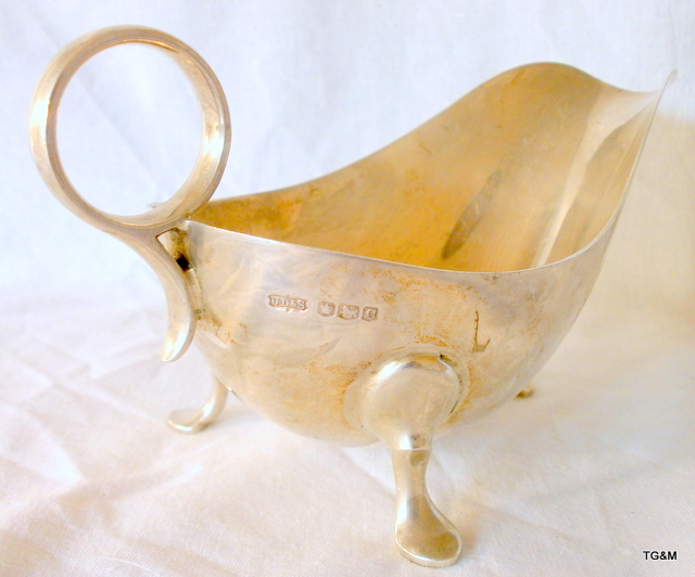 A silver hallmarked sauce boat - Image 2 of 5