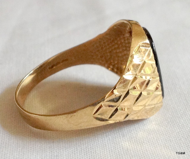 A 9ct gold mans black jet signet ring size S - Image 2 of 2