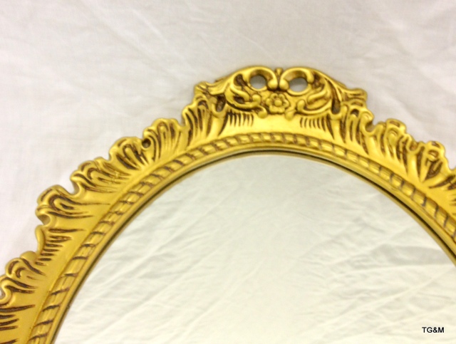 A gilt framed oval wall hanging mirror. 44 x 34cm - Image 5 of 6