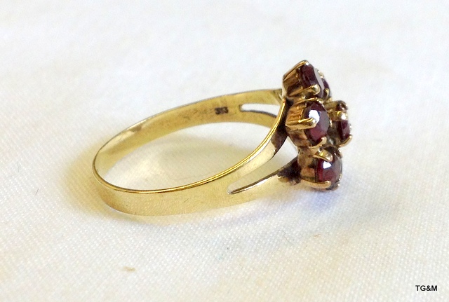 Ladies 9ct gold garnet cluster ring, size p/q - Image 3 of 3